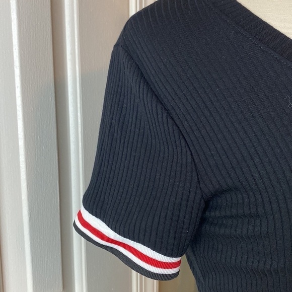 Tres Bien Black Ribbed V-Neck Shirt Size Large in EUC - Picture 4 of 9